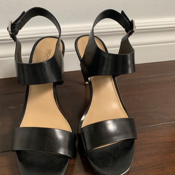 Michael Kors Platform Sandal - Picture 3 of 5